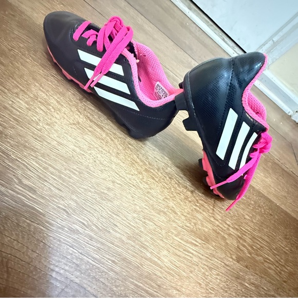 Adidas Soccer Cleats Youth Kids Boys Size 13.5 Black Pink Athletic Conquisto - Picture 1 of 7